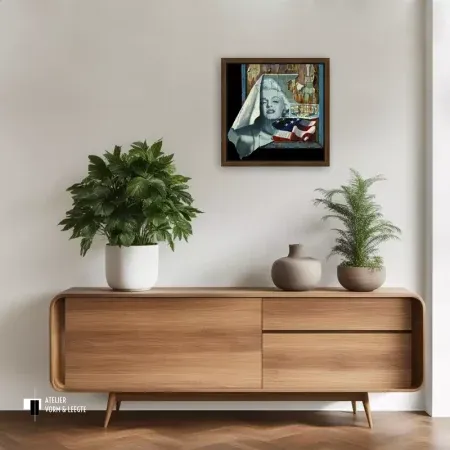 In Greed we Trust van Ger Eikendal aan de wand