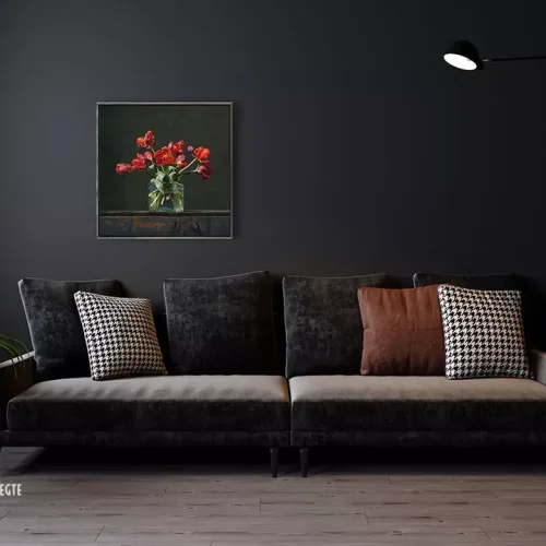 Stilleven met papegaaitulpen van Roman Reisinger aan de wand
