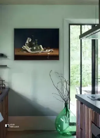 Van de veiling van Rob Mohlmann aan keukenwand