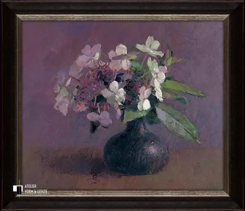 Vaasje bloemen - Henk Helmantel - in sierlijst Palladio zwart-zilver 35mm
