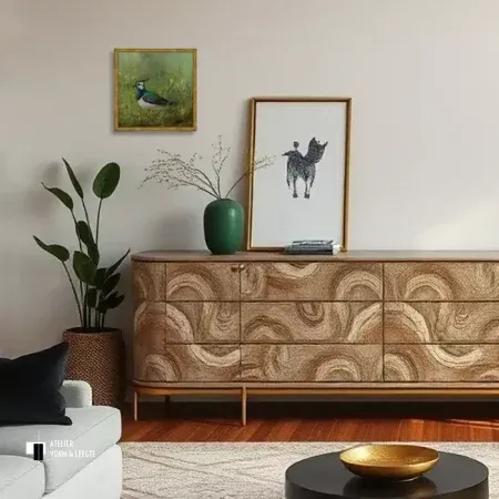 Kievit van Jan Kooistra aan de wand in goudkleurige Icona lijst