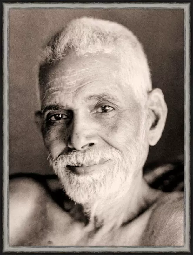 Ramana Maharshi - Introspection sepia - in sierlijst Vienna zwart-zilver 20mm