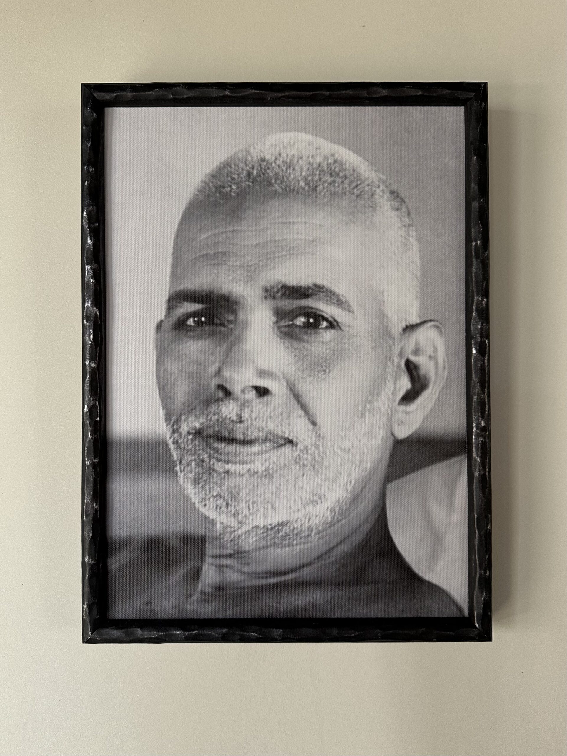 Eye Contact - Ramana Maharshi - 25x35 cm - in sierlijst Ferro Forgiato zilverzwart
