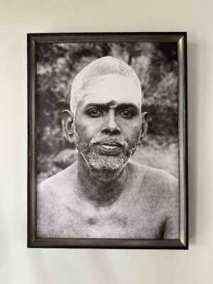 Vibhuti - Ramana Maharshi - 40 x 55 cm - in sierlijst Vienna zwart-zilver 20mm